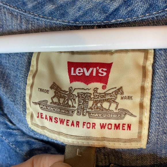 Vintage Levi’s Denim Button-Front Top – Short Sleeve, Cropped Fit WPL-423 - Picture 2 of 9